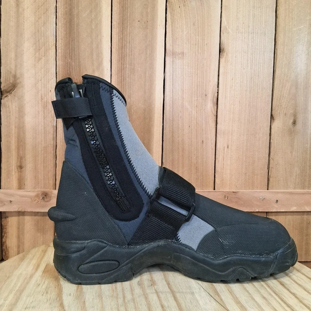 NRS Titanium Water Shoes Boots Mens 9 Black Gray Neoprene Zip Strap Kayak Raft